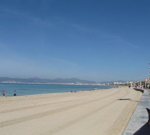 Sauberer Strand an der Playa