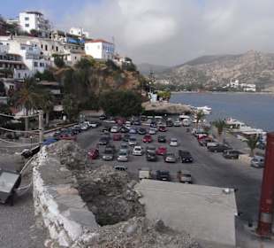 Blick vom Hafen auf Agia Galini