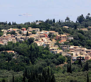 Blick auf das Dorf Chlomos
