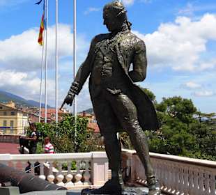 Памятник адмиралу Грассу