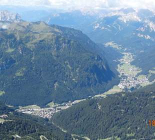 Dolina Val di Fassa z Sass Pordoi