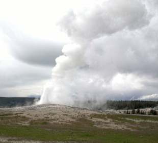 Old Faithful Geyser – Wyoming, United States  