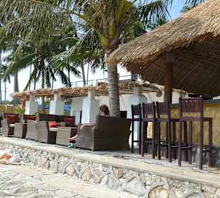 Die Bar und der Außenbereich