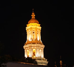 Киево-Печерская лавра в ночи