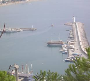 Blick von Alanya Burg auf den Hafen