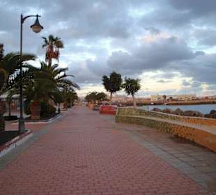 Hafenpromenade abends