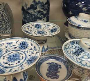 Im Schaumagazin des Übersee-Museums