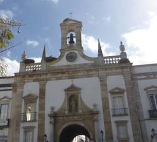 Arco da Vila – Blick vom Praça Dom Francisco Gomes