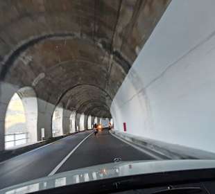 Die Tunnel nach Limone reger Verkehr