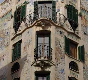 Eines der Gaudí-Häuser in Palma