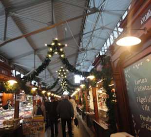 Markthalle und Marktplatz