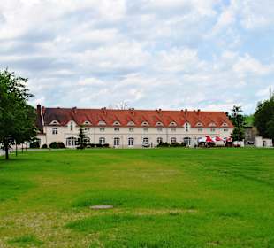 Zabudowa folwarczna w Krzyżowej