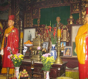 Im Tempel von Vina Trang.