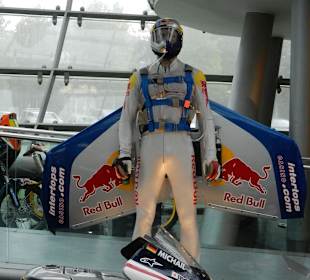 Hangar7 - FB - Fluggerät über Ärmelkanal