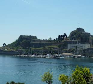 Blick vom Valiraki-Hafen