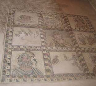 Schön freigelegt, im Mosaikenhaus zu sehen        