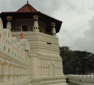 Temple Of The Tooth, Kandy