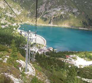 Berg Marmolada mit schönem Stausee