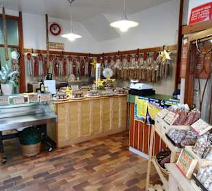 Blick in den Verkaufsraum der Metzgerei