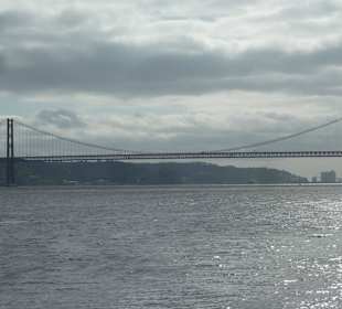Blick vom Tejo-Ufer bei Praca de Commercio