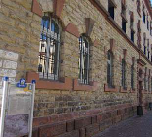 Festung, Arrestgebäude
