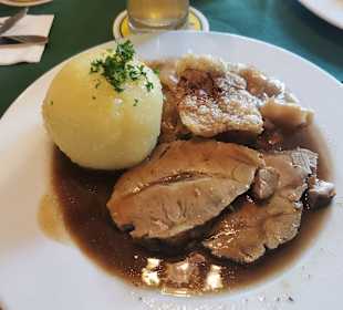 Schweinebraten mit Knödel