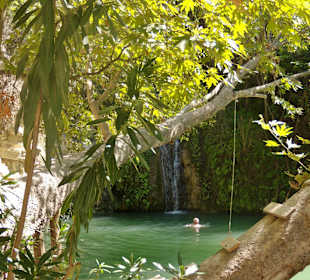 Wasserfall der Bäder des Adonis und Natur