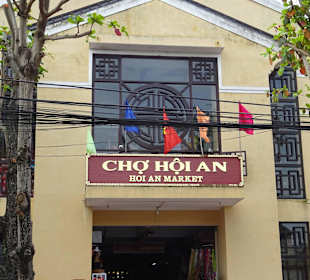 Eingang zum Touristemmarkt