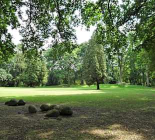 Spaziergang durch die sommerlichen Graftanlagen