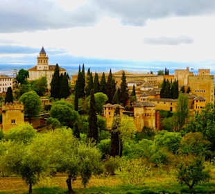 Blick von den Generalist Gärten zur Alhambra