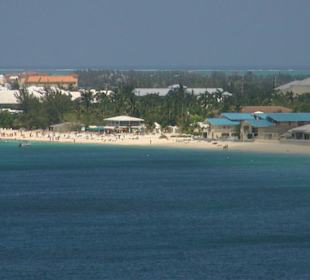 Blick von der AIDA zum  Strand