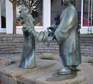 Impressionen vom Denkmal "Die Wringerin"