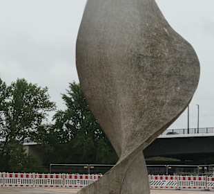 Das Monument der Völkerfreundschaft am Elbufer
