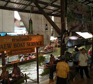 Damnoen Saduak Floating Market