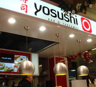 Yosushi in der Fischabteilung des Marktes 