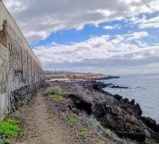 Mauer für die Bananenplantagen