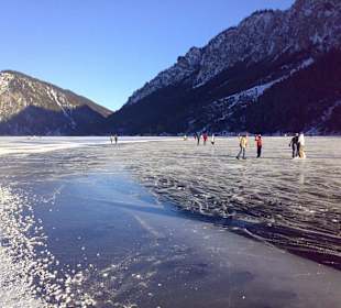 Eislaufen am Plansee in der Nähe vom Hotel