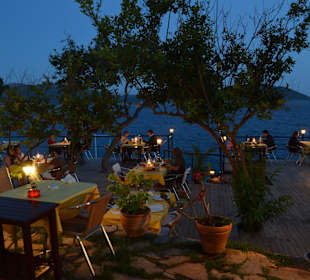 Leymona Restaurant am Abend