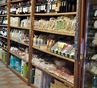 Im Feinkostgeschäft La Bottega dei Sapori