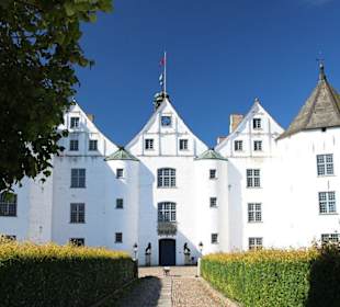 Hofansicht des Schlosses. 