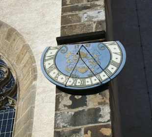 Sonnenuhr am Dom St. Petri am Fleischmarkt