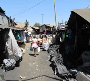 Unterwegs auf einem einheimischem Markt in Kisumu.