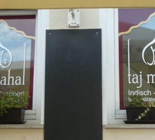 Zum Abendessen beim Taj Mahal