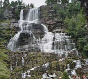 Tvindefossen Wasserfälle