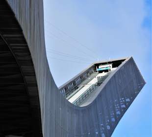 Faszinierende Architektur, die Holmenkollenschanze