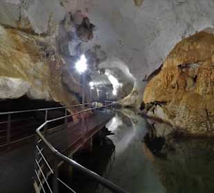 Impressionen von der Wanderung durch die Grotte