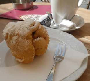 Schneeballen oder gschniddna Hosn vom Café Prezel