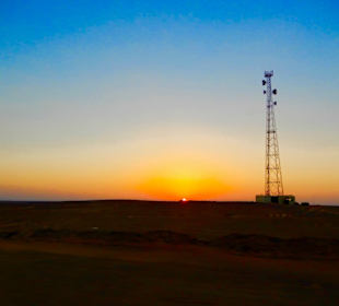 Morgens Fahrt durch die Wüste