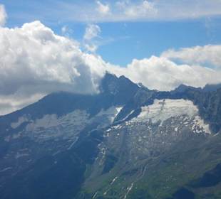 Wolken und Berge