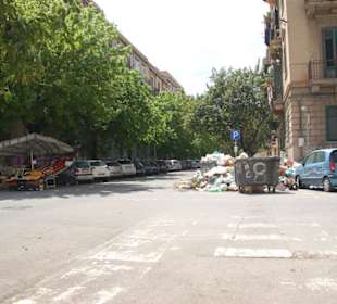 Ulica prowadząca do katedry w Palermo